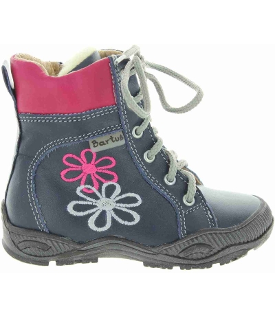 Thick feet best leather boots for a child Thick feet best leather boots for a child