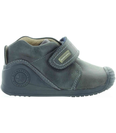 Ankle high supportive boots for a boy