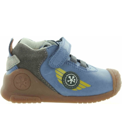 Foot problems blue sneakers for a toddler