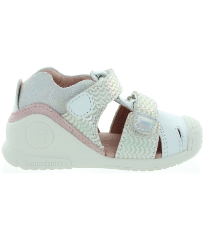 Closed toe sandals for active toddler for pronation