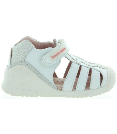 Sandals that stay on baby's feet made with leather