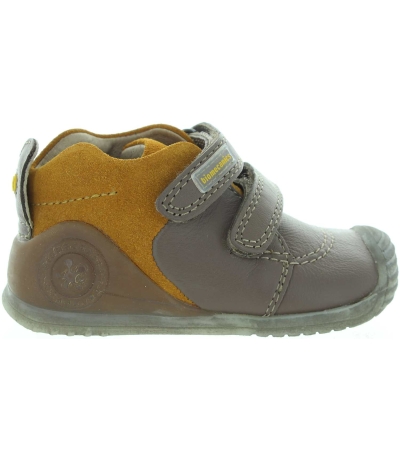 Babies special brown shoes with arches 