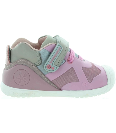 Sneakers for kids ith soft soles 