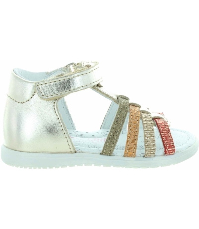 Gold leather baby sandals with open toe Gold leather baby sandals with open toe