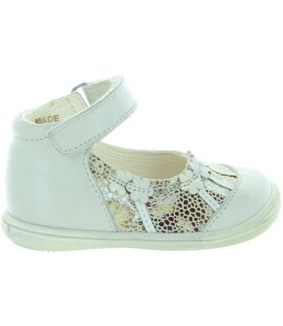 Special beige dress shoes for a baby girl Special beige dress shoes for a baby girl