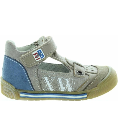 Support shoe for boys to correct ankle turning in toddlers 