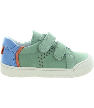 Flexible shoes for a toddler with good arch in green