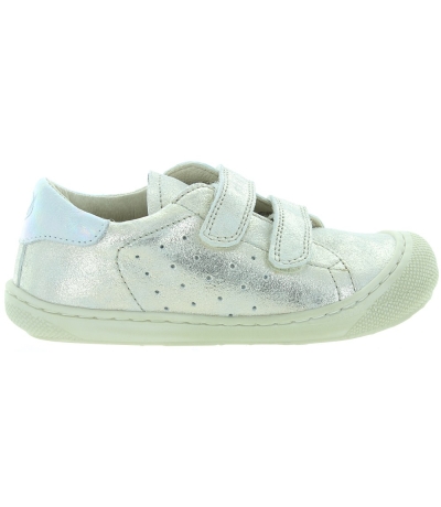 Good sneakers for kids with flat feet 
