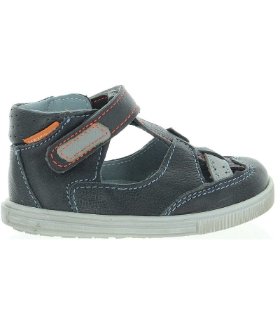 Baby leather sandals with closed toes Baby leather sandals with closed toes