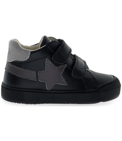 Boys boots for winter quality made with black leather Boys boots for winter quality made with black leather
