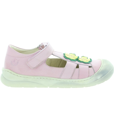 Closed toe pink sandals for a child 