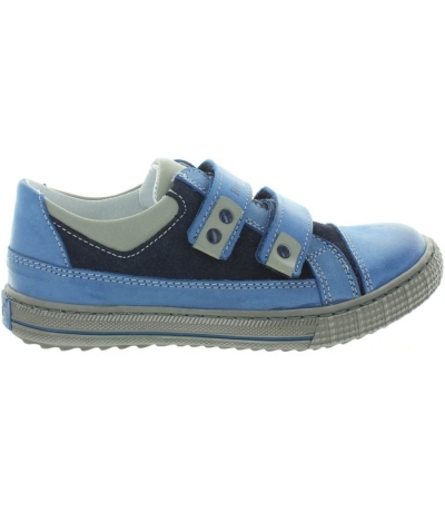 Wide high instep sneakers for a boy from Europe